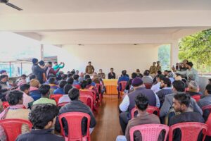 मधुपुर लालगढ़ विवाद मामला,थाना परिसर में शांति समिति की बैठक, उपायुक्त व एसपी ने शांति बनाए रखने की अपील की। 