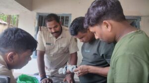 बदुआ नदी में मिली खंडित मूर्ति, पुलिस ने किया जब्त।