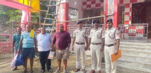 दुर्गापूजा को लेकर पटुआहा में अग्निशमन विभाग का जागरूकता अभियान, पूजा पंडाल का किया निरीक्षण।