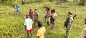 काठीकुंड में नौवीं की आदिवासी छात्रा का झाड़ियों में मिला शव, इलाके में आक्रोश